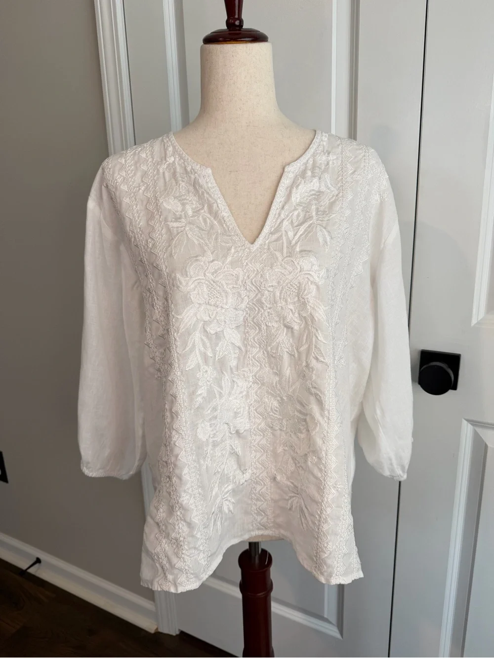 Johnny Was Camille Embriordered Linen Split VNeck 3/4 Puff Sleeve Blouse White M